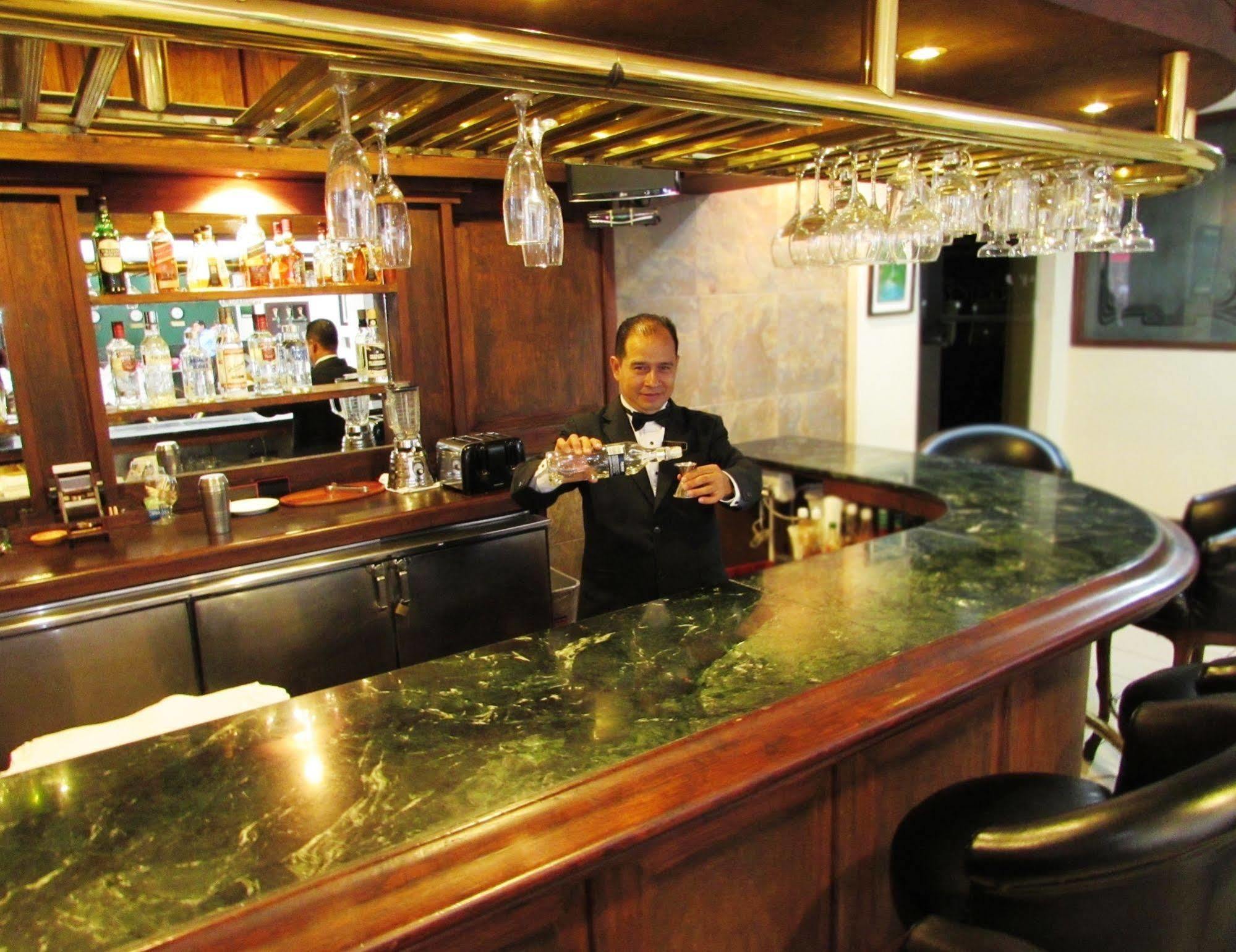 Siesta Hotel And Casino Antiguo Cuscatlán エクステリア 写真