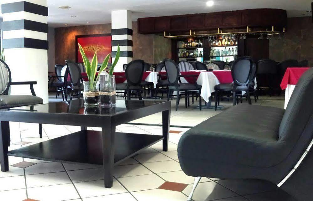 Siesta Hotel And Casino Antiguo Cuscatlán エクステリア 写真