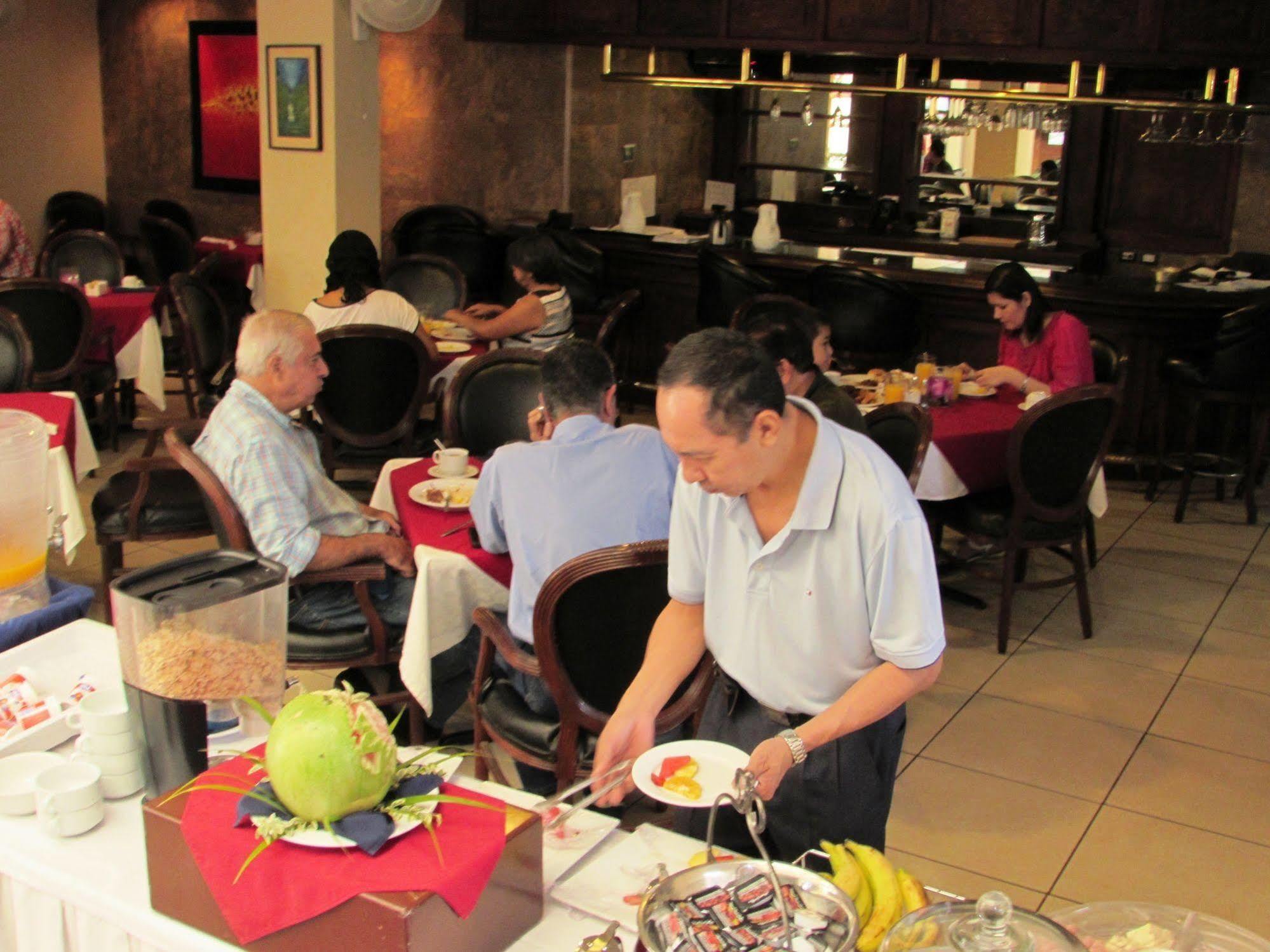 Siesta Hotel And Casino Antiguo Cuscatlán エクステリア 写真